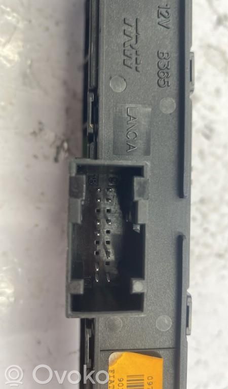 Lancia Ypsilon Hazard light switch 