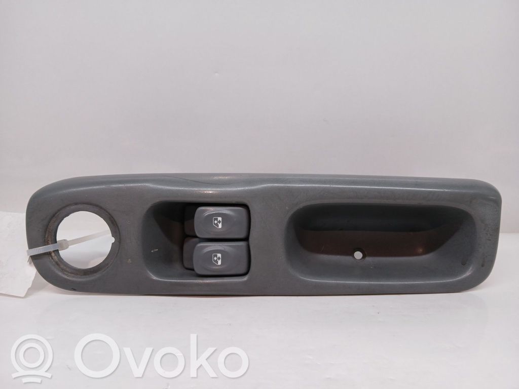 Renault Twingo I Electric window control switch 