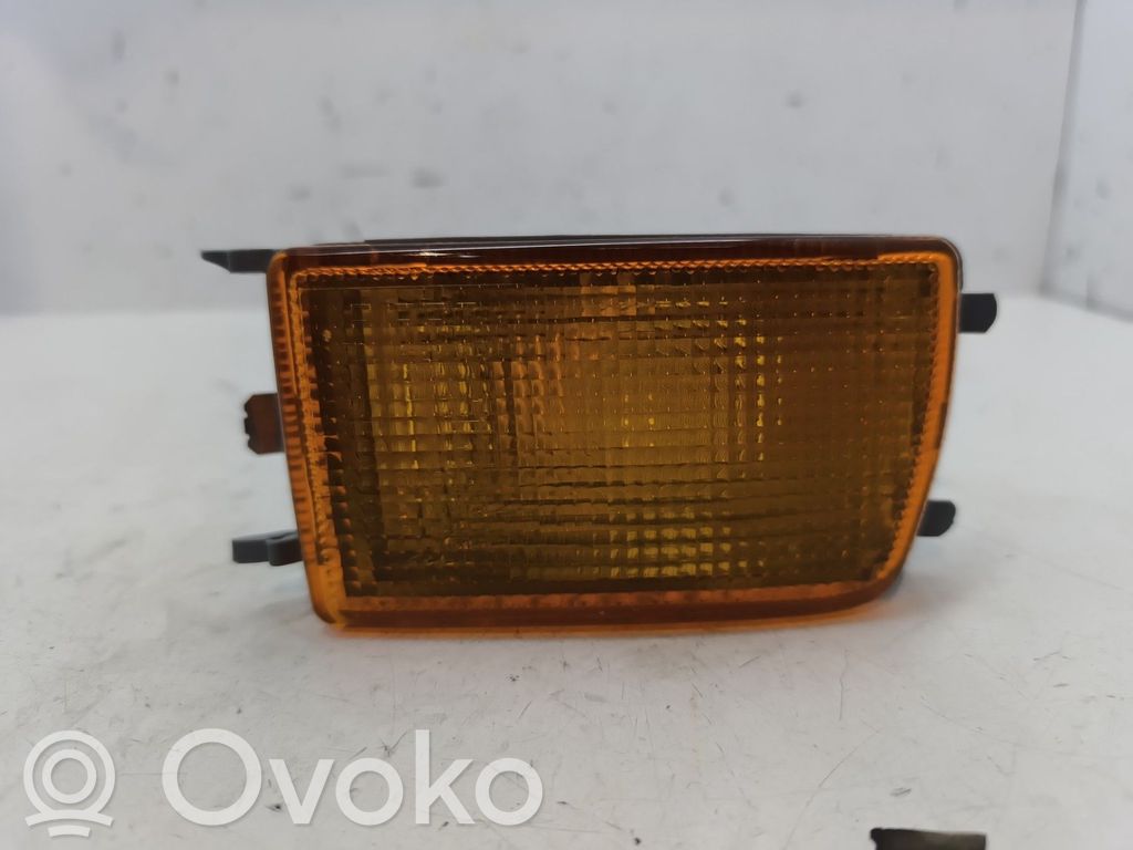 Volkswagen Golf III Kierunkowskaz błotnika przedniego 