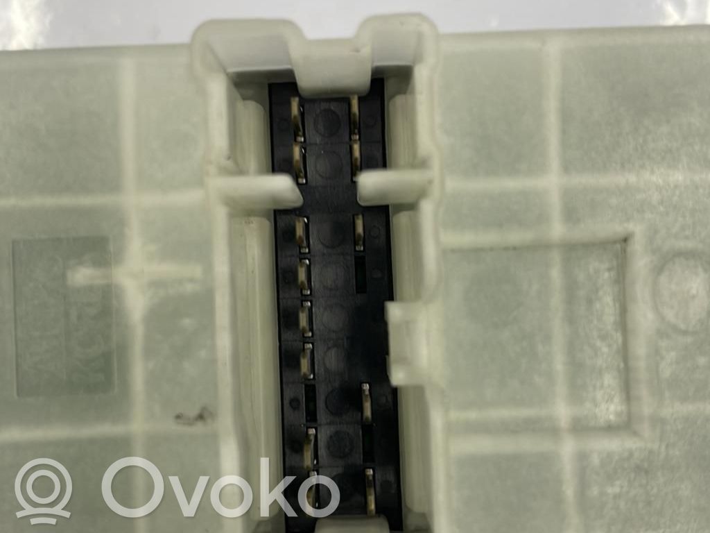 Nissan Note (E11) Electric window control switch 