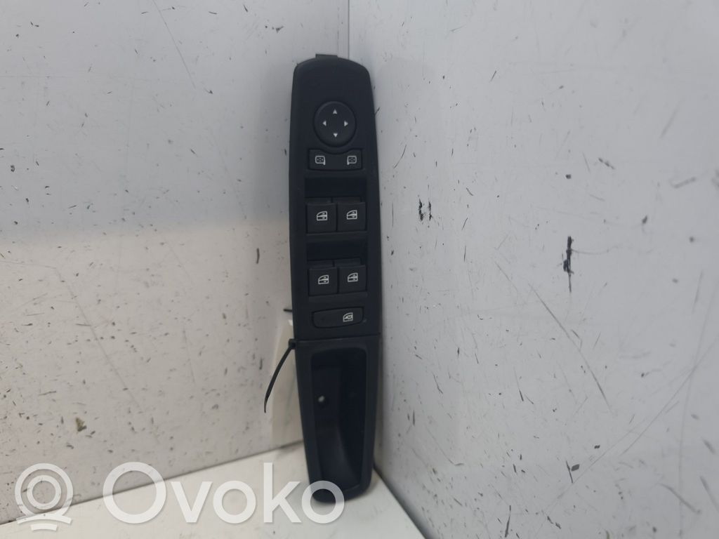 Electric window control switch   E30169