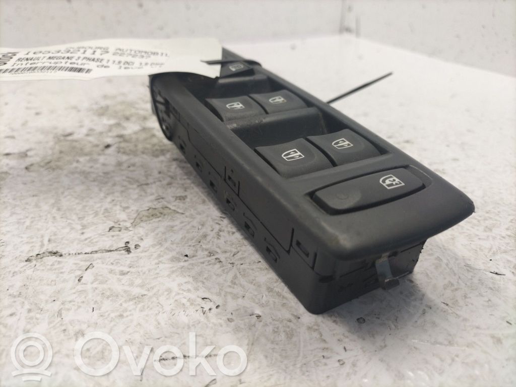 Electric window control switch   E30169