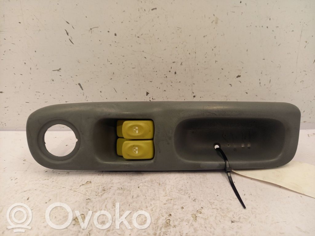 Renault Twingo I Comutator comandă geamuri electrice 