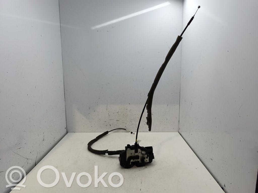 Nissan Qashqai Takaoven lukko 