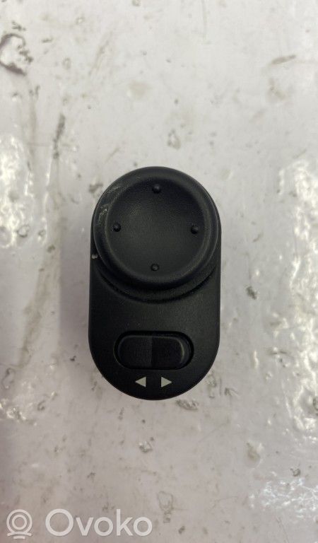 Wing mirror switch   5241211
