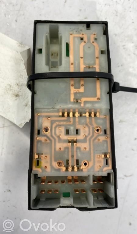 Przyciski szyb   25401BC60B