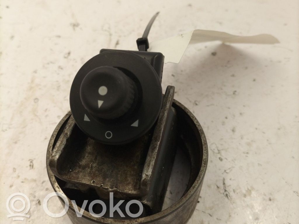 Peugeot 1007 Wing mirror switch 
