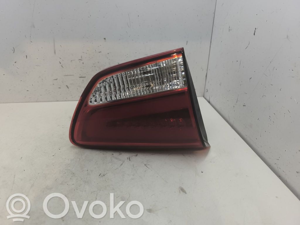 KIA Carens III Lampă spate în capacul portbagajului