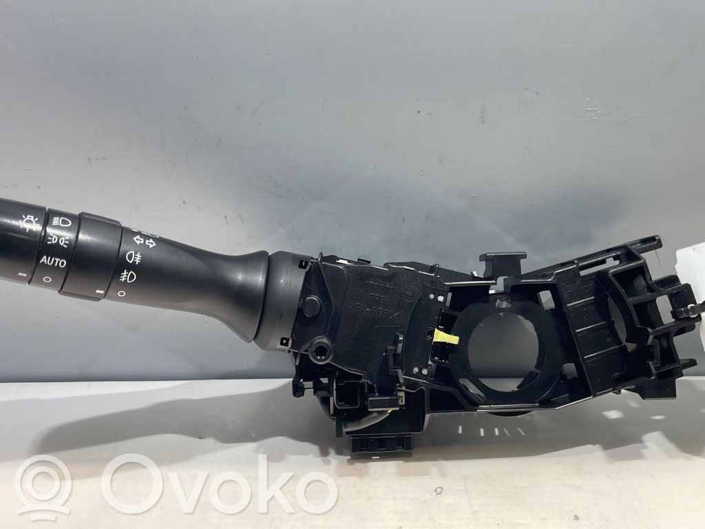 Toyota Avensis T270 Manetă semnalizator 