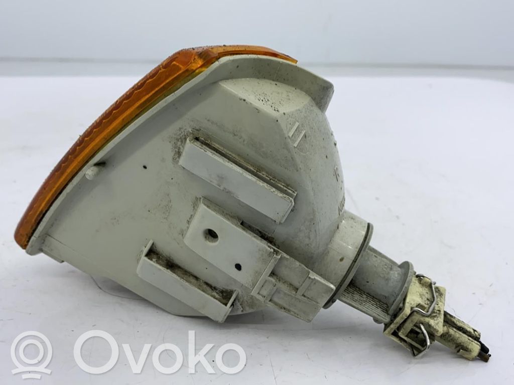 Volkswagen Polo II 86C 2F Semnalizator bară față 