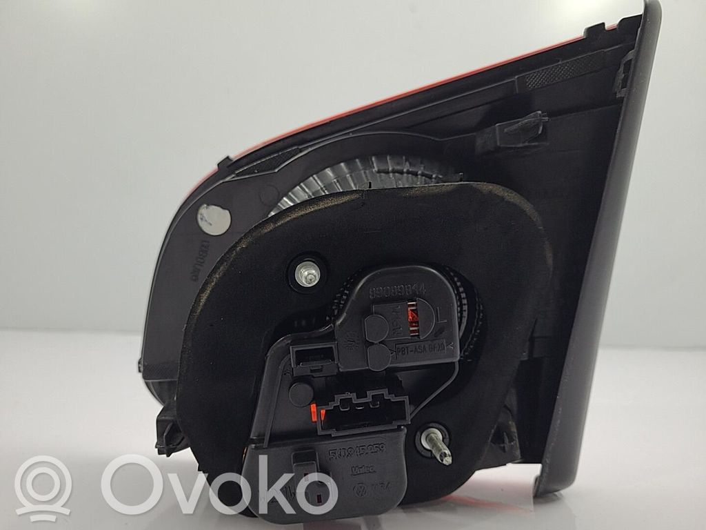 Volkswagen Golf VI Lampă spate în capacul portbagajului 