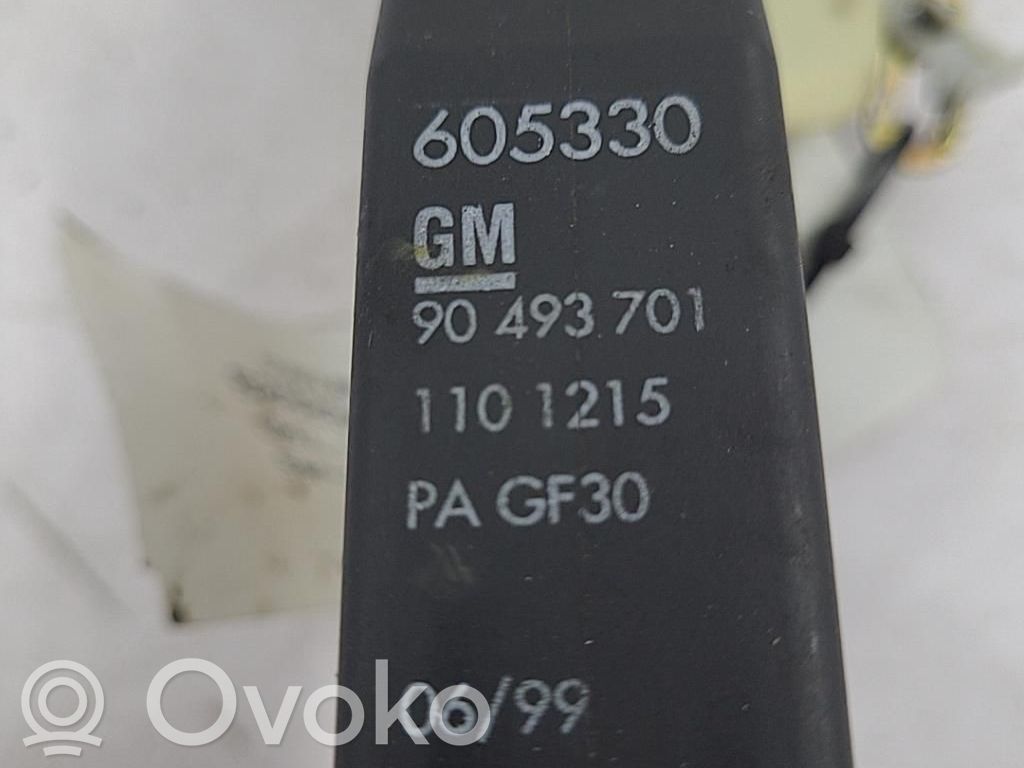 Opel Corsa B Priekšpusē slēdzene 