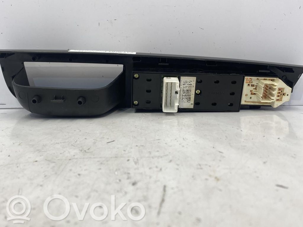 Electric window control switch   935701H120EQ
