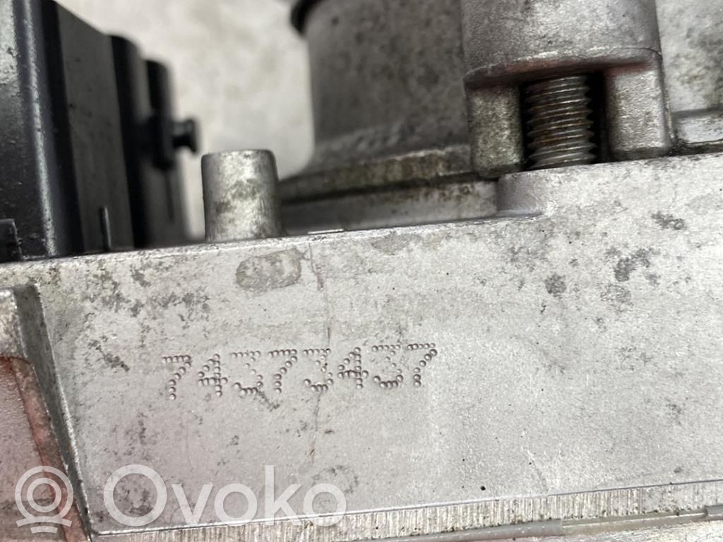 Citroen C4 II Power steering pump 