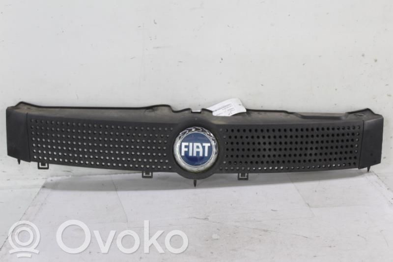 Fiat Panda II Atrapa chłodnicy / Grill 