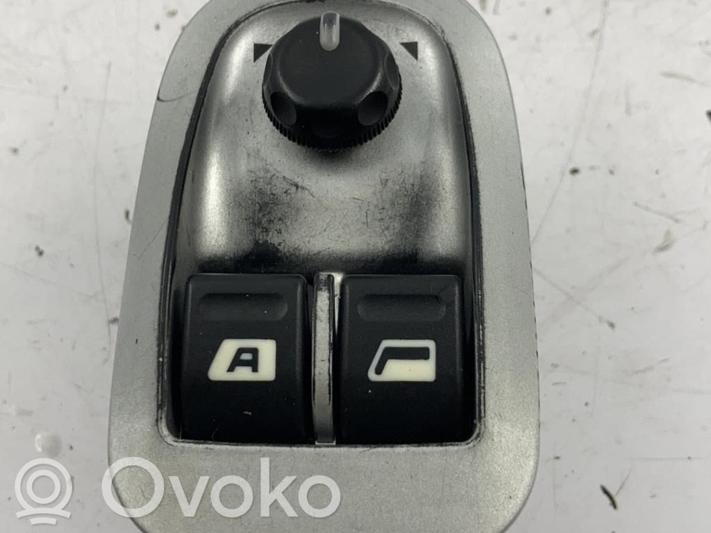 Peugeot 206+ Electric window control switch 