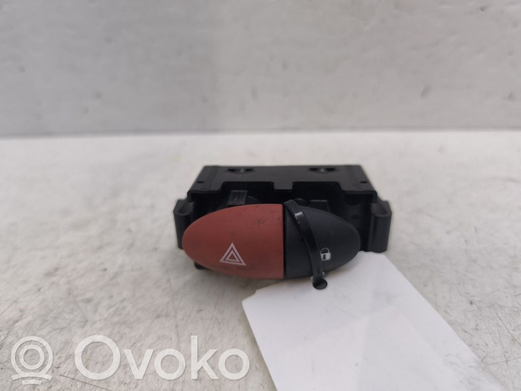 Hazard light switch   252100991R