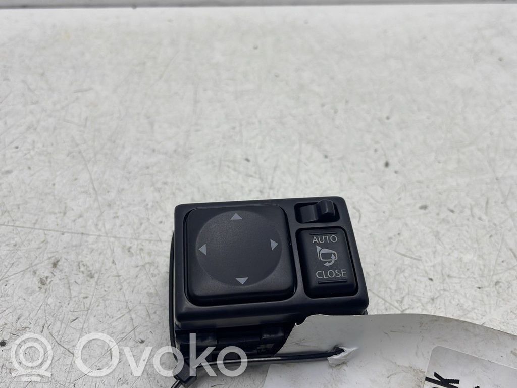 Nissan Juke I F15 Interruptor del espejo lateral 