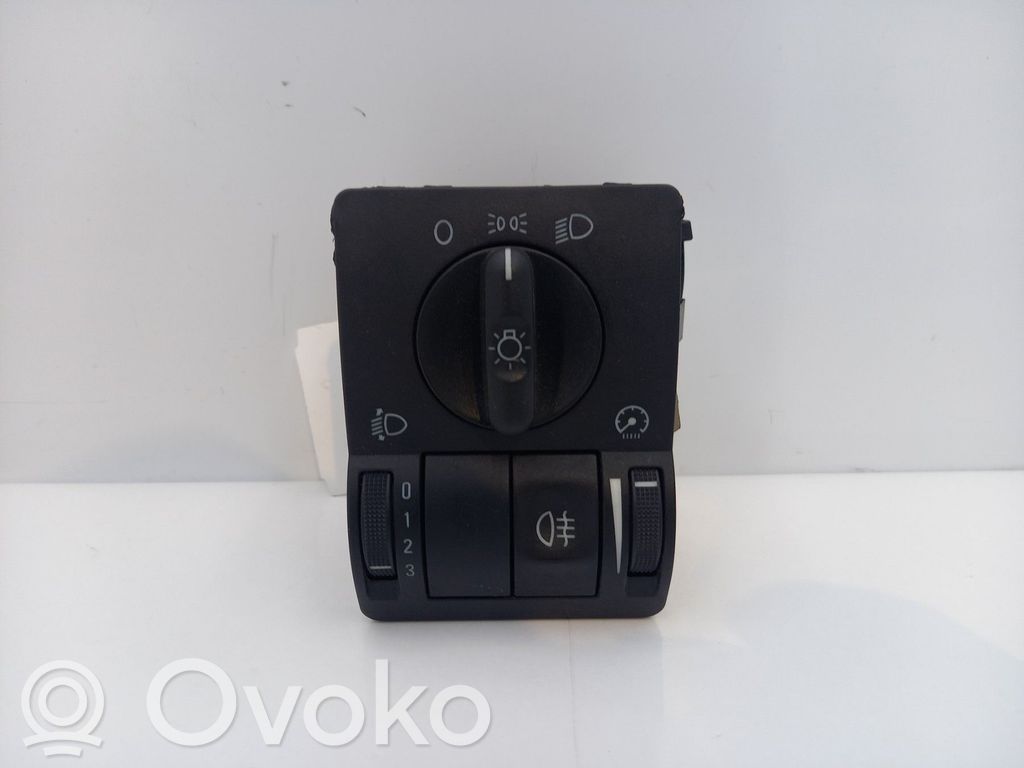 Light switch   9138121
