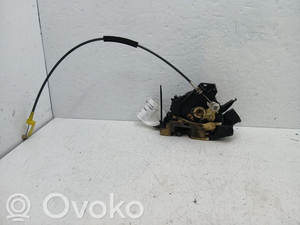 Ford Focus Priekšpusē slēdzene 