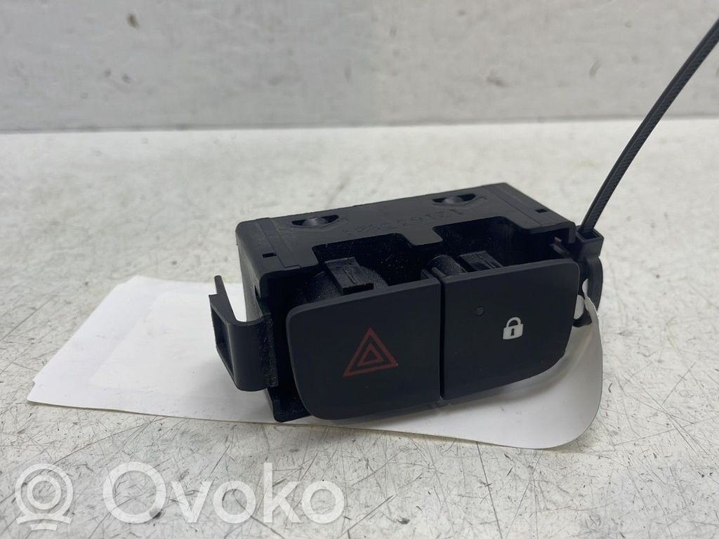 Fiat Talento Botón interruptor de luz de peligro 