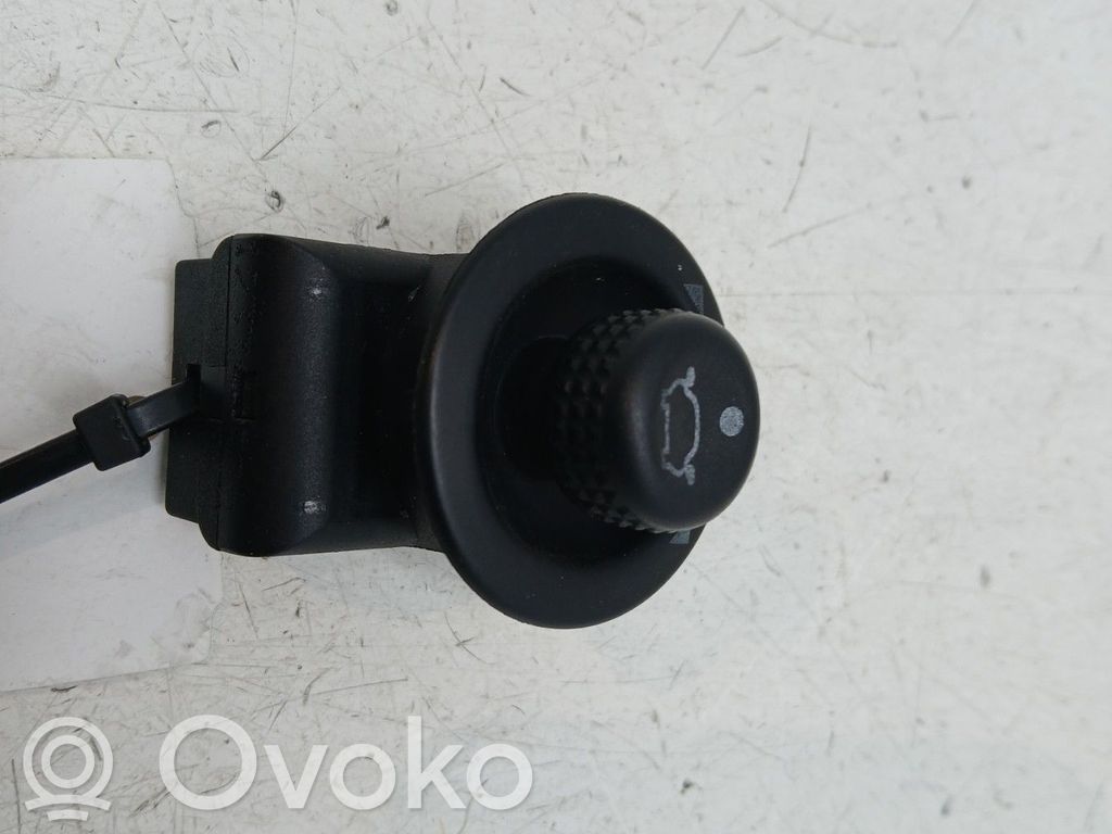 Wing mirror switch   93BG17B676BB