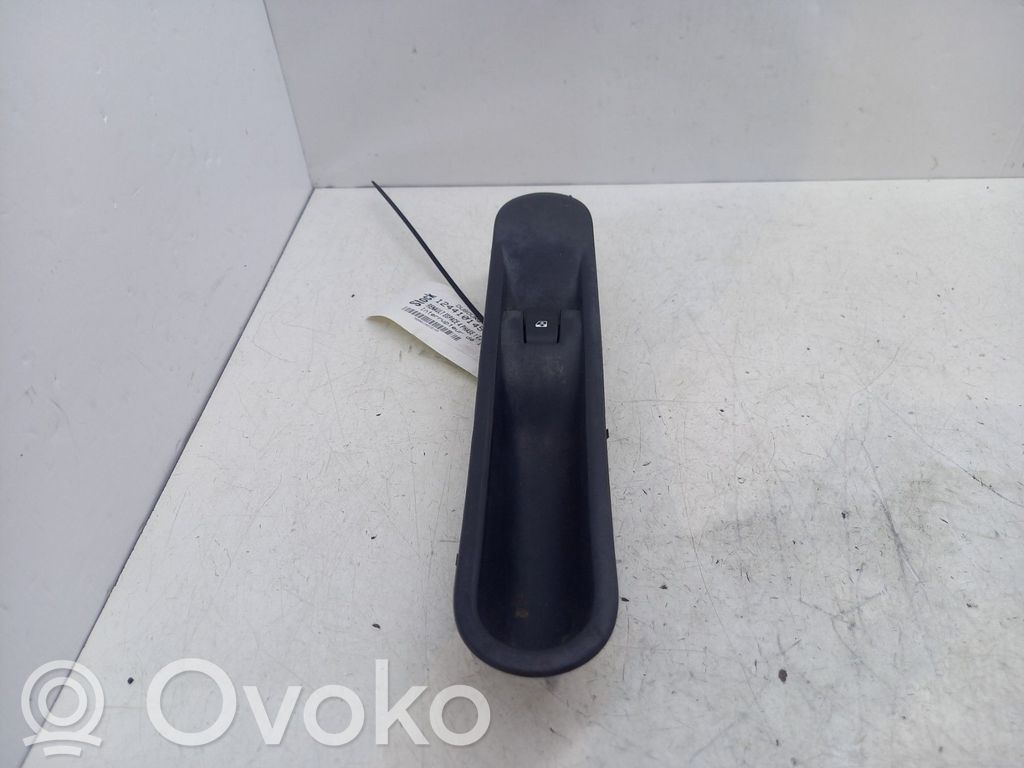 Electric window control switch   8200220511