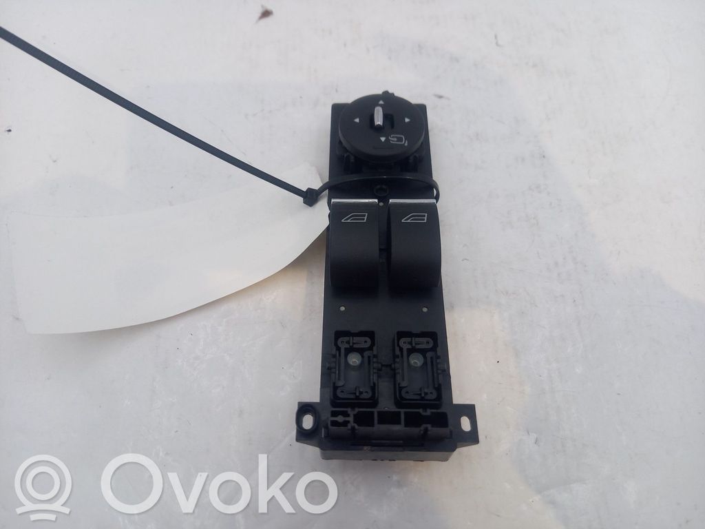Electric window control switch   1693643