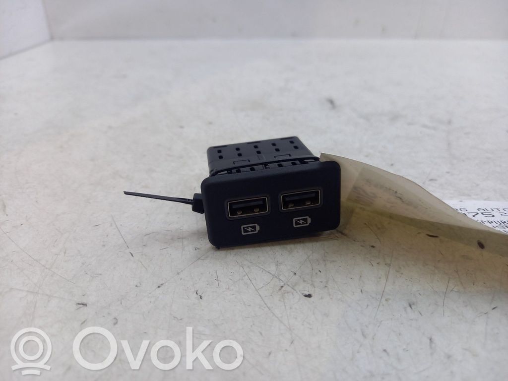 Enchufe conector USB   98270937ZD