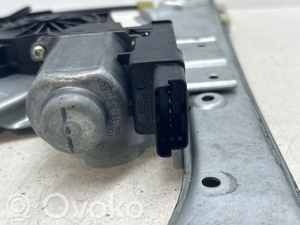 Renault Clio III Macara ușă față cu motor 