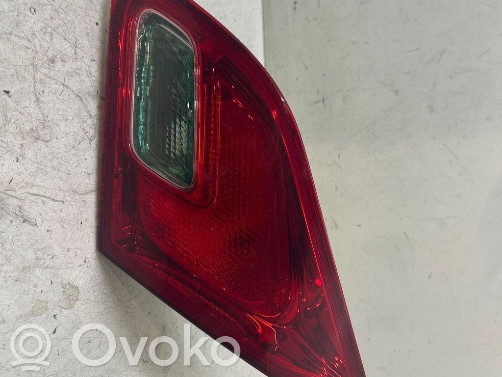 Opel Astra J Feux arrière sur hayon 