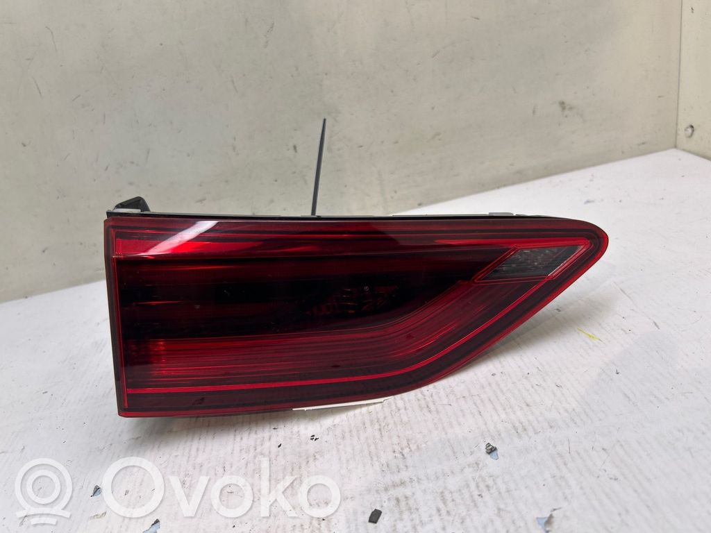 Volkswagen Golf VIII Takaluukun takavalot 