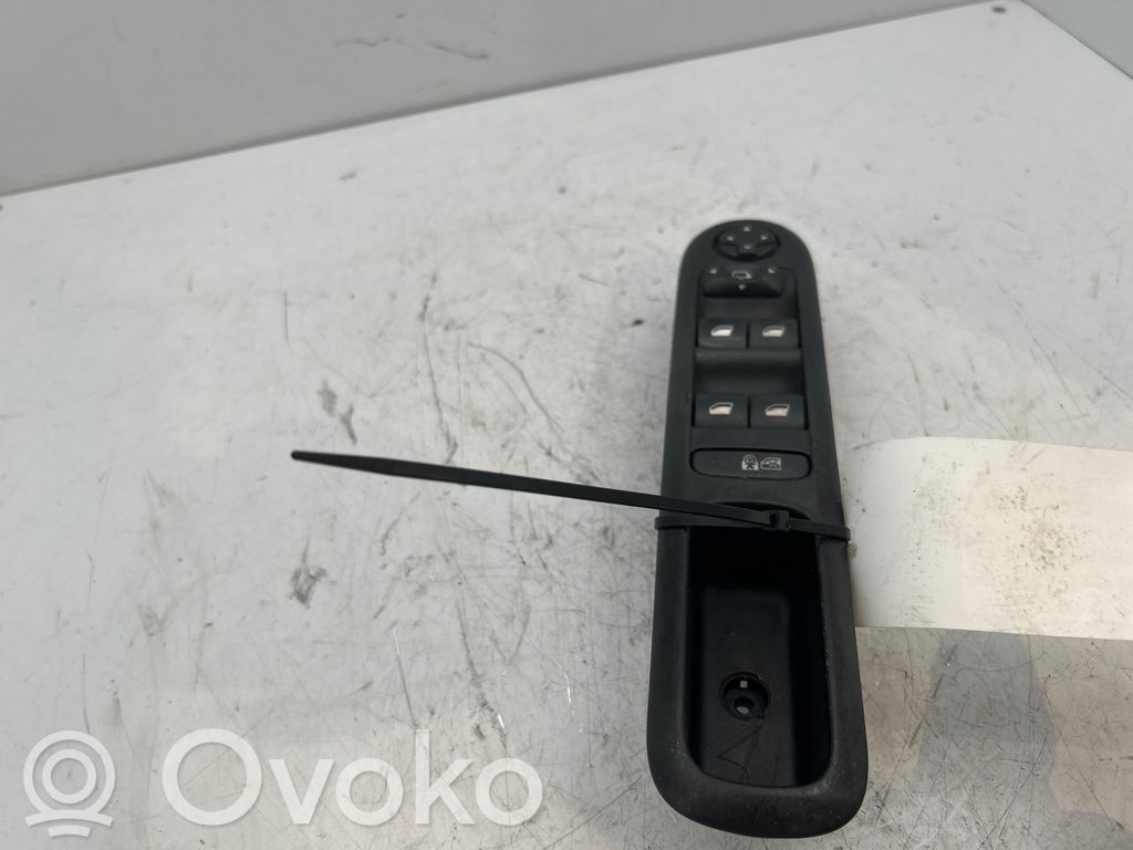 Peugeot 3008 I Interruptor del elevalunas eléctrico 
