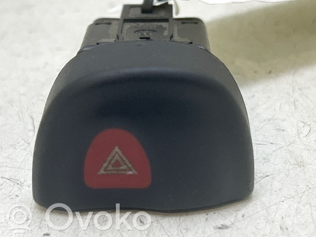 Renault Megane I Hätävilkkujen kytkin 