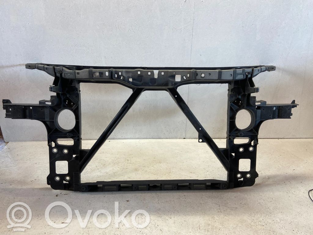 Audi Q7 4L Pas przedni 