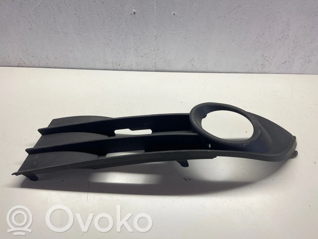 Volkswagen Touran I Front fog light trim/grill 
