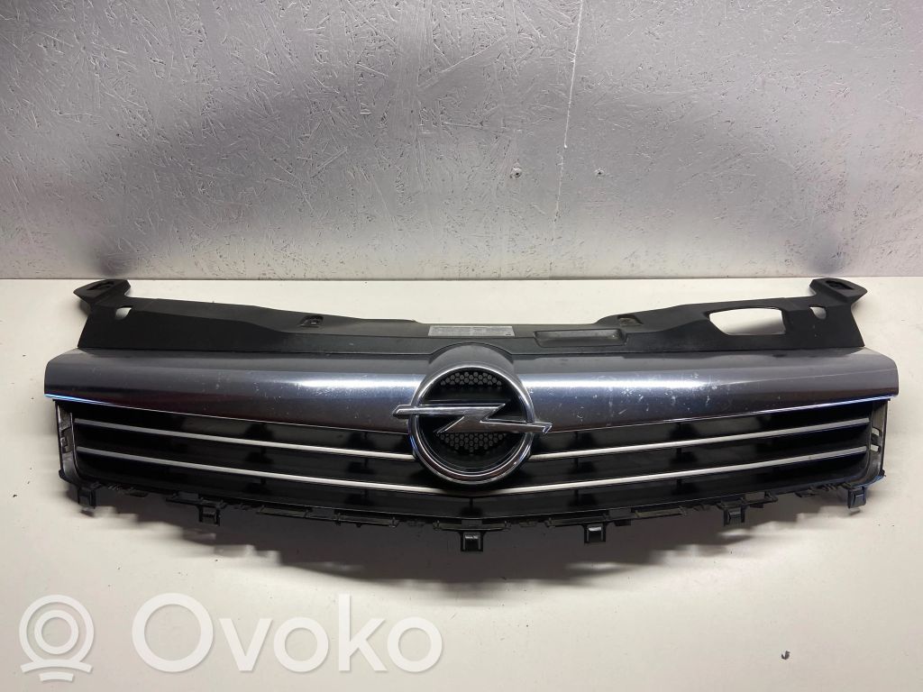 Opel Astra H Front bumper upper radiator grill 