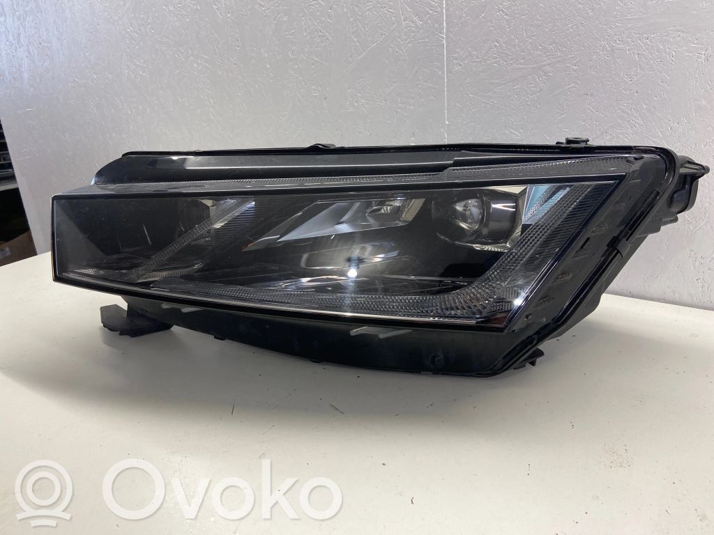 Skoda Octavia Mk4 Lampa przednia 