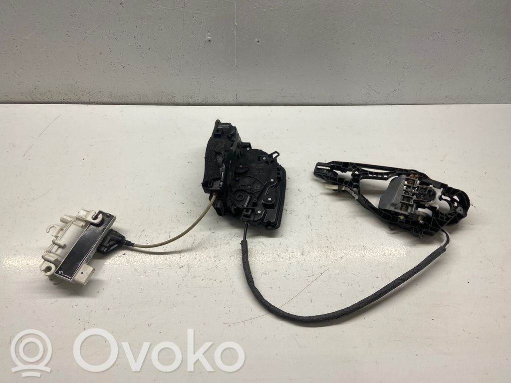 BMW 7 G11 G12 Zamek drzwi tylnych 