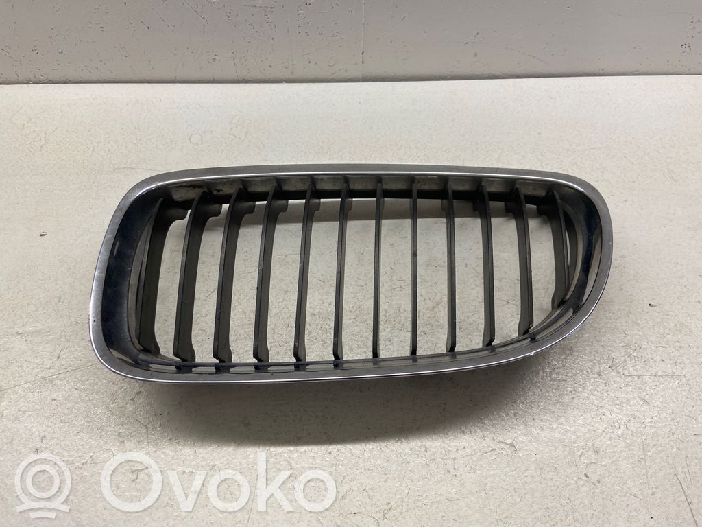 BMW 3 E90 E91 Augšējais režģis 