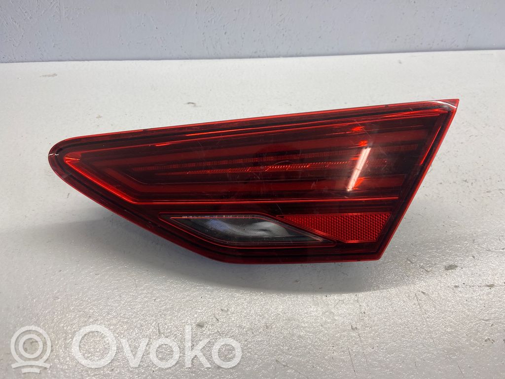 Seat Leon (5F) Galinis žibintas dangtyje 