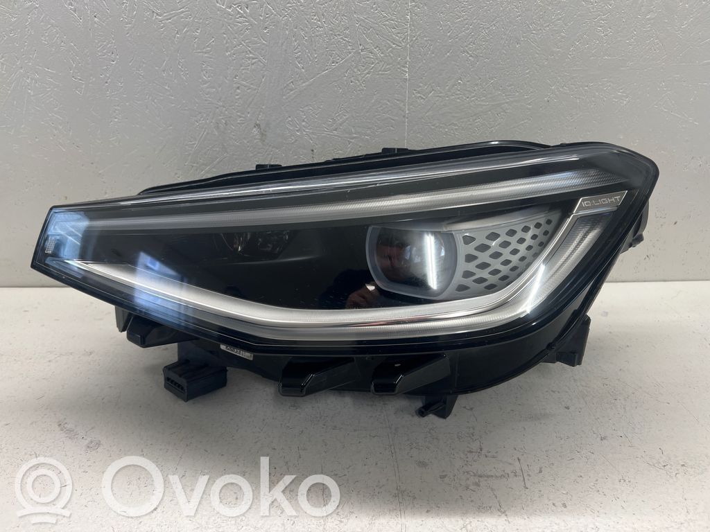 Volkswagen ID.4 Lampa przednia 