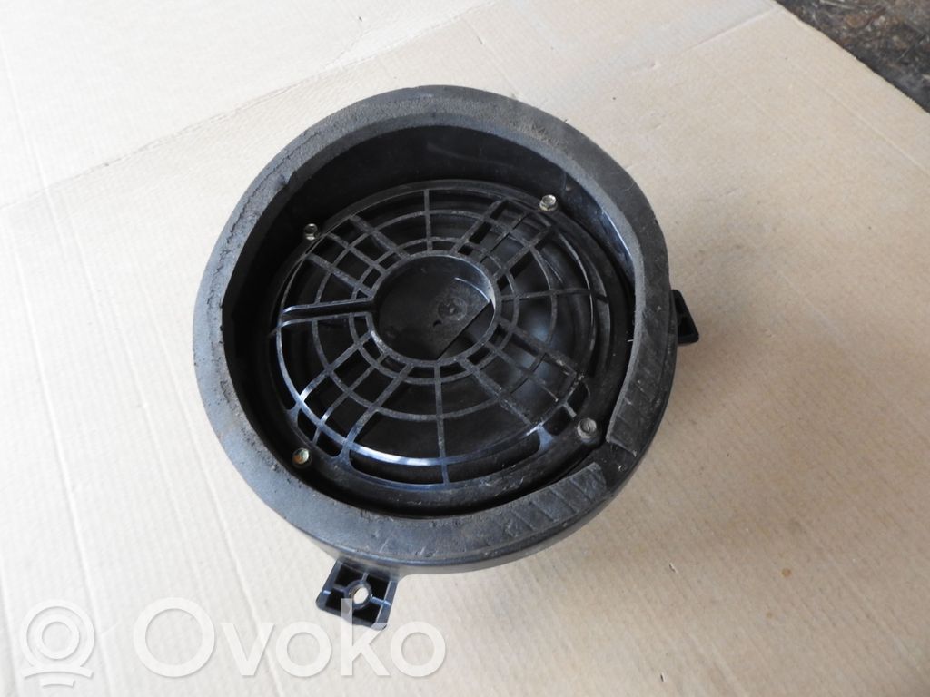 Mercedes-Benz ML W163 Garsiakalbis (-iai) priekinėse duryse 