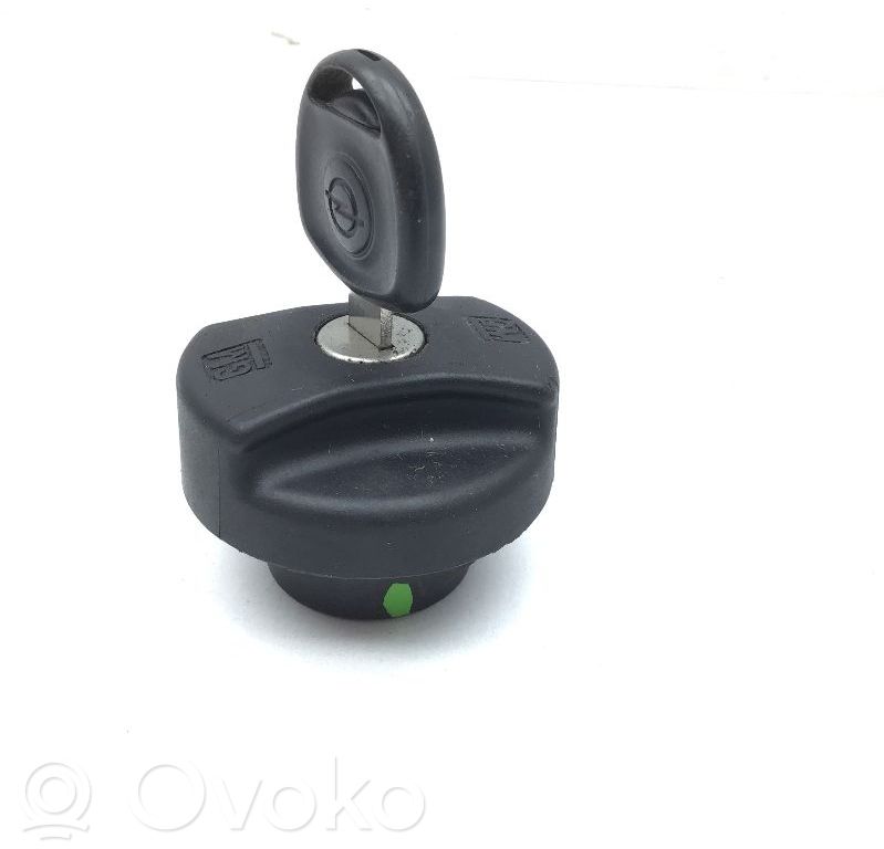 Fuel tank cap lock