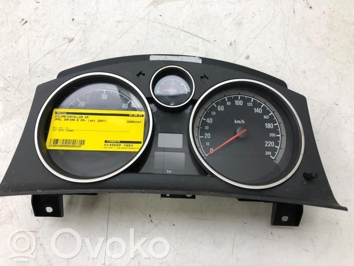 Opel Zafira B Tachometr 