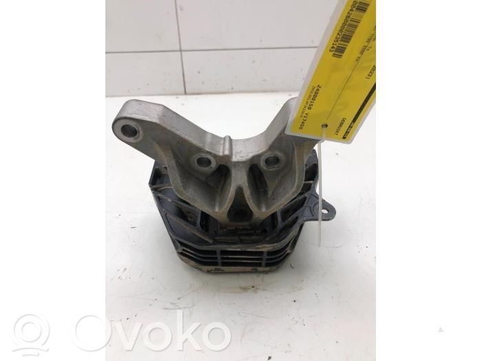 Engine mounting bracket