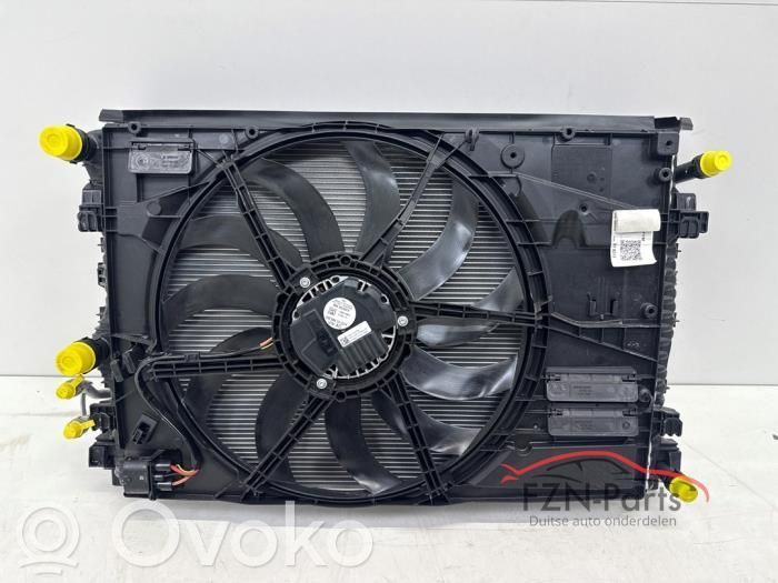 Volkswagen Golf VIII Alte piese compartiment motor 
