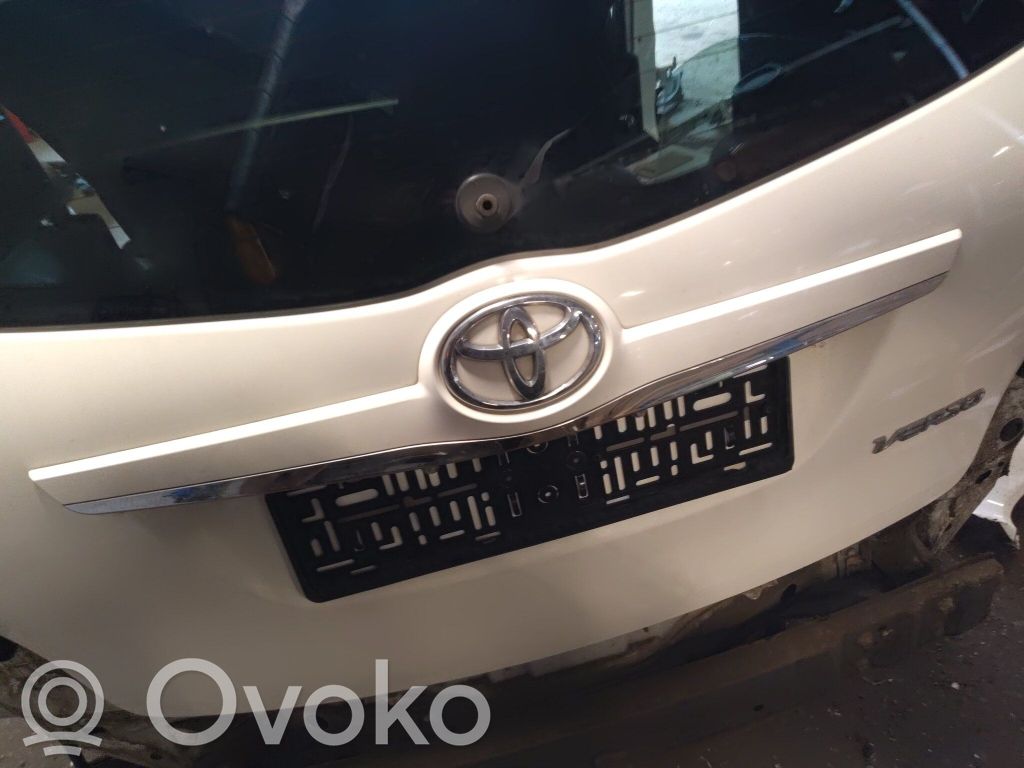 Toyota Verso Rear/tail light trim molding 