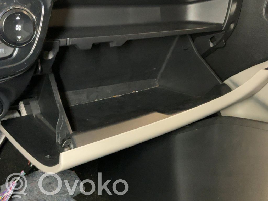 Mitsubishi Space Star Staufach Ablagefach 
