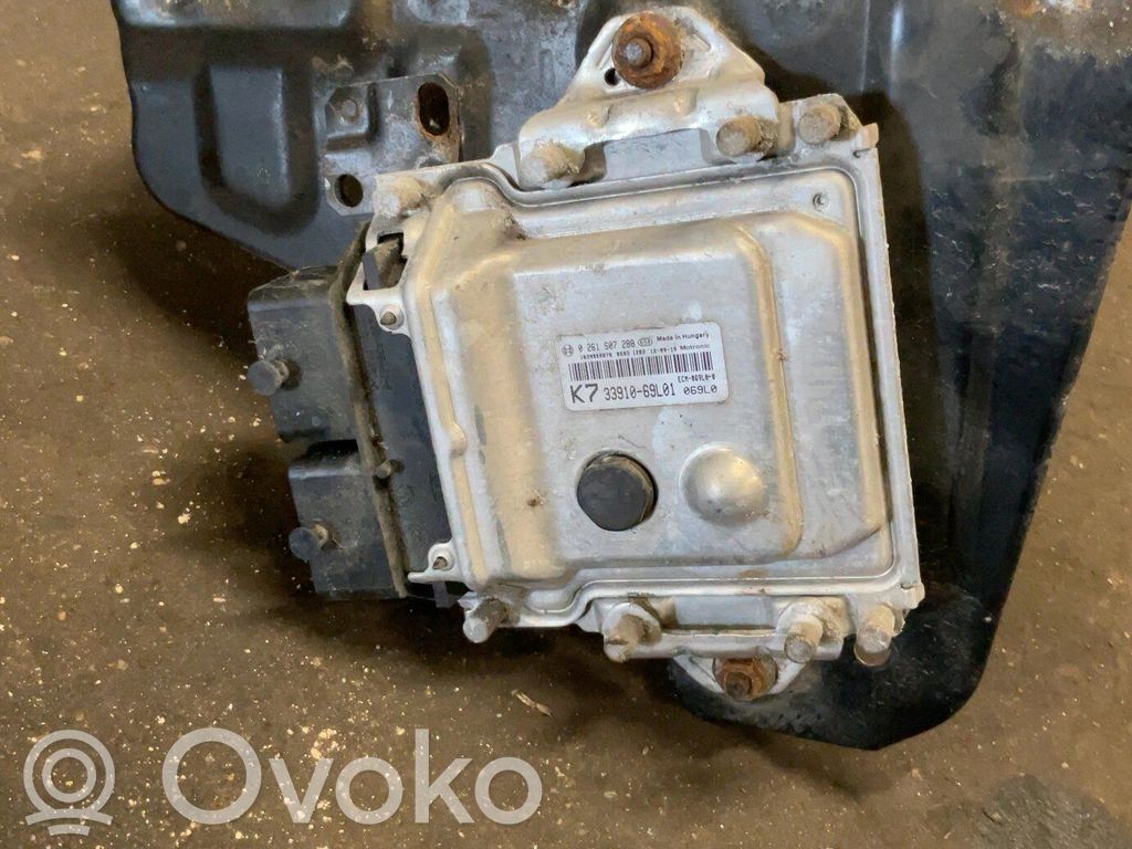 Suzuki Swift II Engine control unit/module 